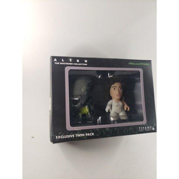 Pre-Suit Ripley and Acid Alien 3" Titans Vinyl Figure 2 Pack - Picture 1 of 7